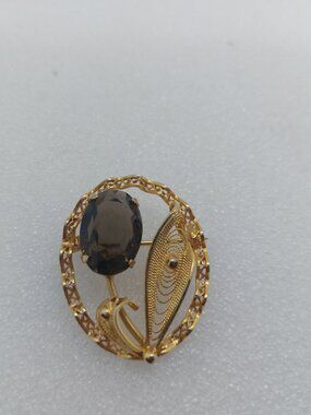 Vintage Gold Tone Flower Brooch Pin Filigree Detailing With Smoky Quartz Stone